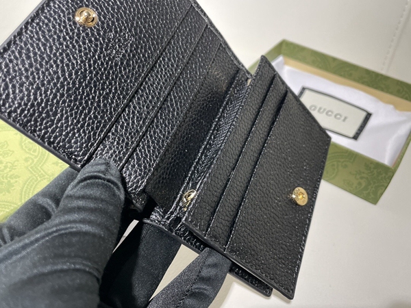 グッチ財布コピー着用イメージ